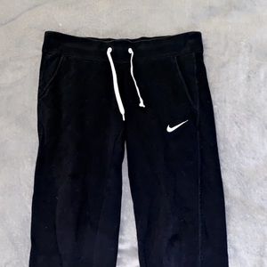(SMALL) BLK NIKE SWEATS